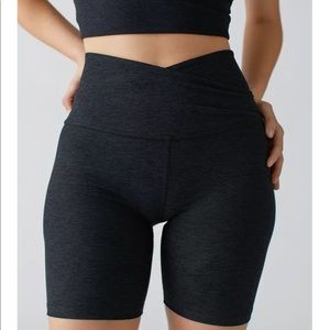 Urban Outfitters Beyond Yoga At Your Leisure V-Waist Bike Short L BLK